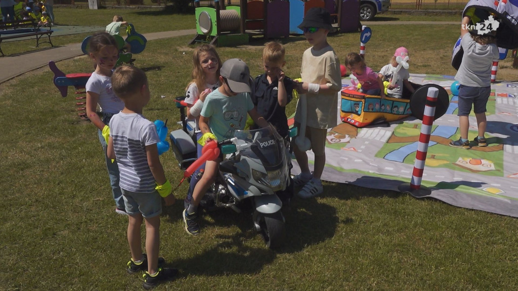 Profilaktyczny piknik na Dzień Dziecka w Końskich [wideo, zdjęcia]