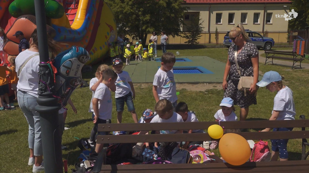 Profilaktyczny piknik na Dzień Dziecka w Końskich [wideo, zdjęcia]