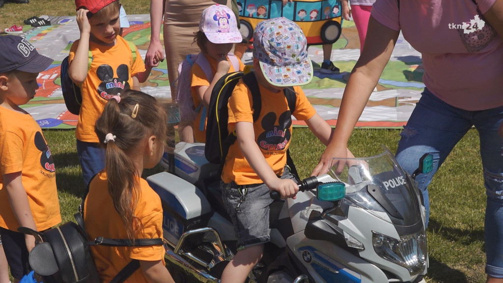 Profilaktyczny piknik na Dzień Dziecka w Końskich [wideo, zdjęcia]