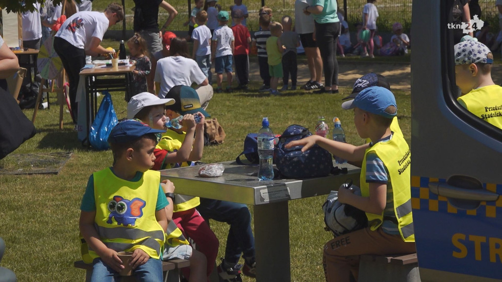 Profilaktyczny piknik na Dzień Dziecka w Końskich [wideo, zdjęcia]