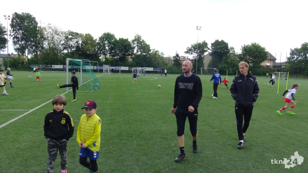 Jakub Wawrzyniak odwiedził piłkarzy z Akademii Neptuna Końskie [wideo, zdjęcia]