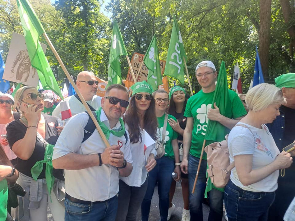 Kilkaset tysięcy ludzi na Marszu 4 Czerwca. Wśród nich Konecczanie [zdjęcia]