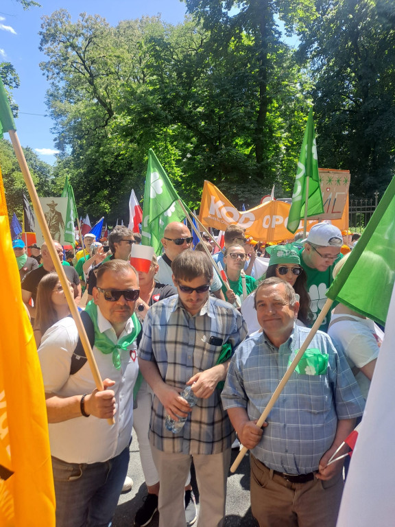 Kilkaset tysięcy ludzi na Marszu 4 Czerwca. Wśród nich Konecczanie [zdjęcia]