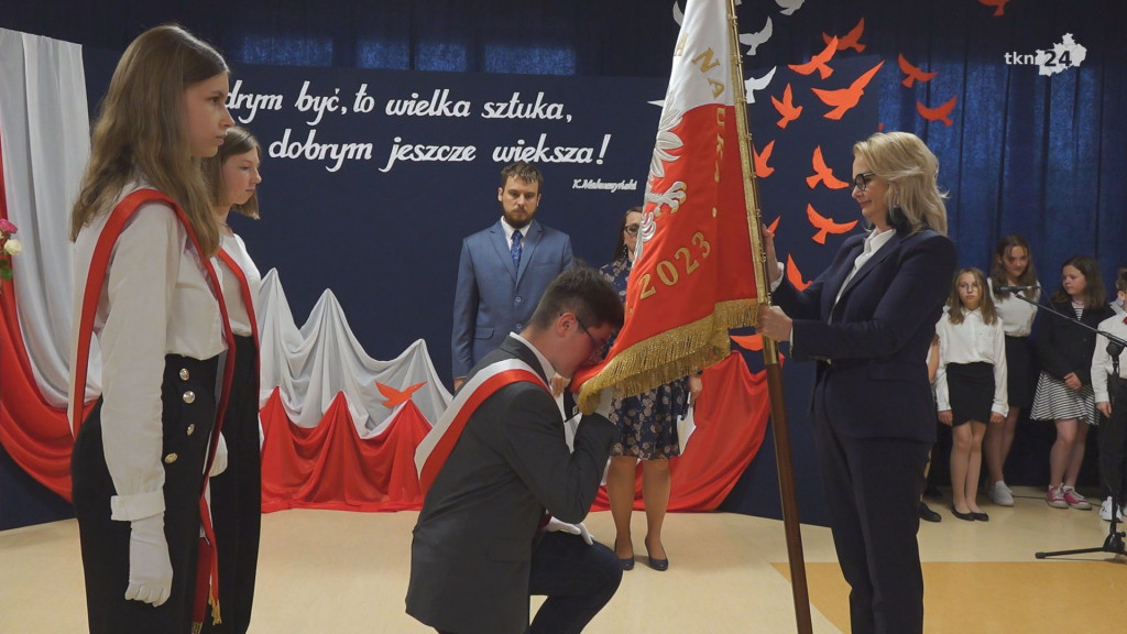 PSP 1 w Stąporkowie już ze sztandarem! [wideo, zdjęcia]