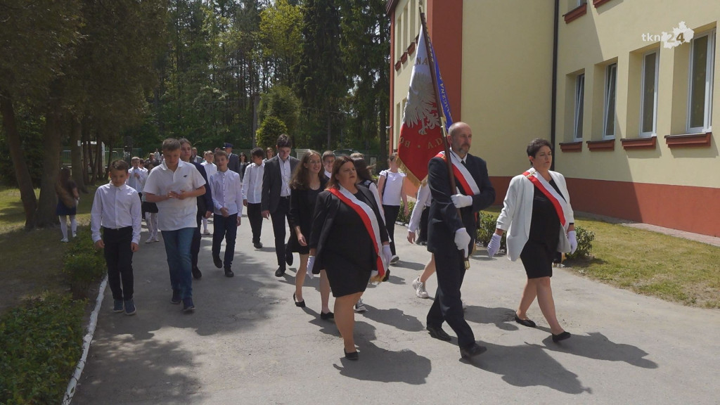 PSP 1 w Stąporkowie już ze sztandarem! [wideo, zdjęcia]