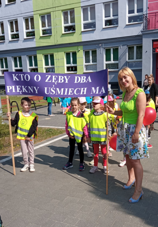 Szli ulicami Stąporkowa w profilaktycznym spacerze [zdjęcia]