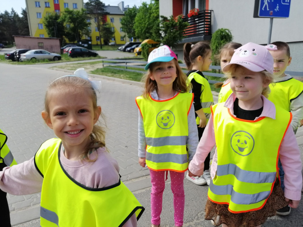 Szli ulicami Stąporkowa w profilaktycznym spacerze [zdjęcia]