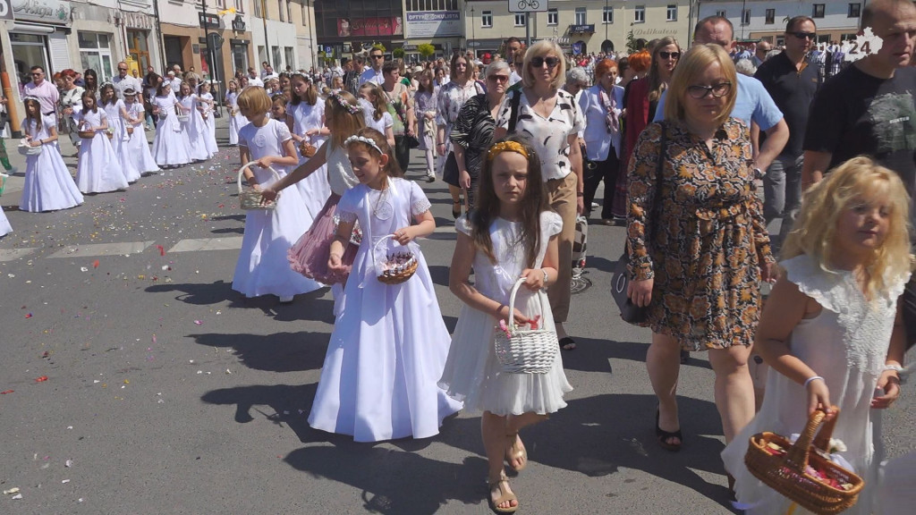Boże Ciało 2023 w Końskich [wideo, zdjęcia]