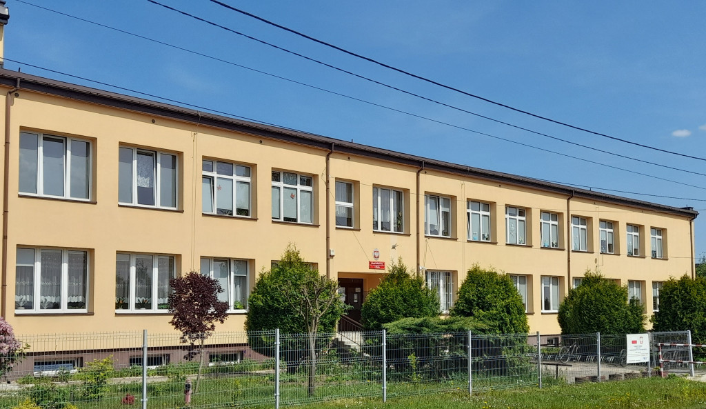 Inwestycje w infrastrukturę edukacyjną i sportową nabierają tempa