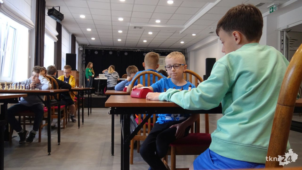 Szachowe zmagania dzieci i młodzieży w Domu Kultury w Końskich [wideo, zdjęcia]