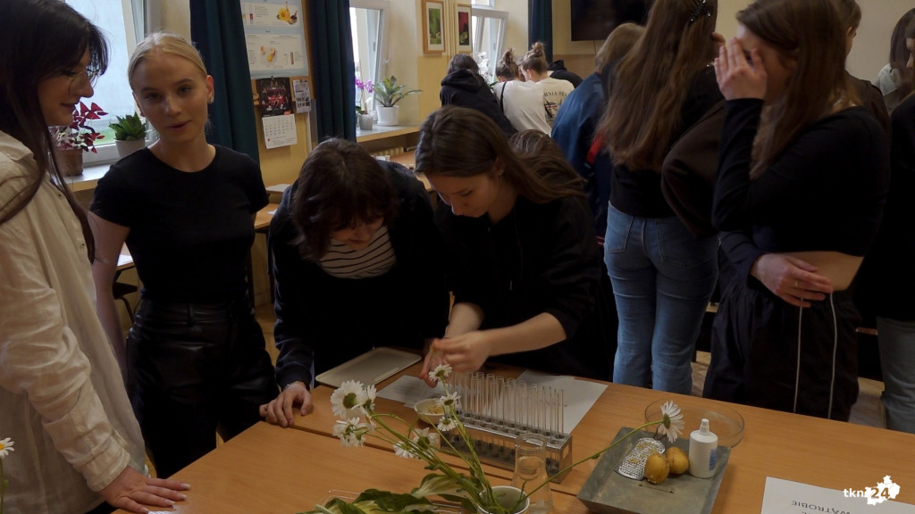 Noc Młodego Biologa w I LO w Końskich [wideo, zdjęcia]
