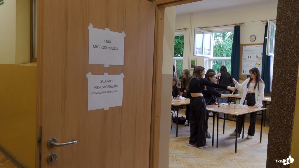 Noc Młodego Biologa w I LO w Końskich [wideo, zdjęcia]