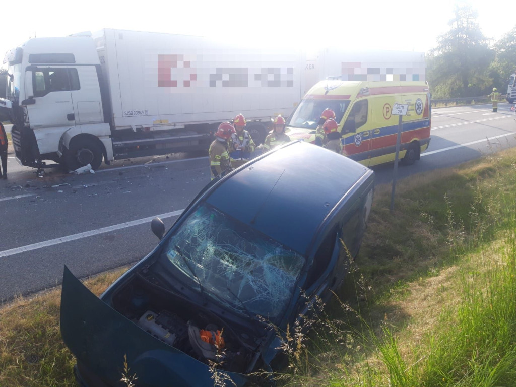 Wypadek na DK74 w miejscowości Barak [zdjęcia]