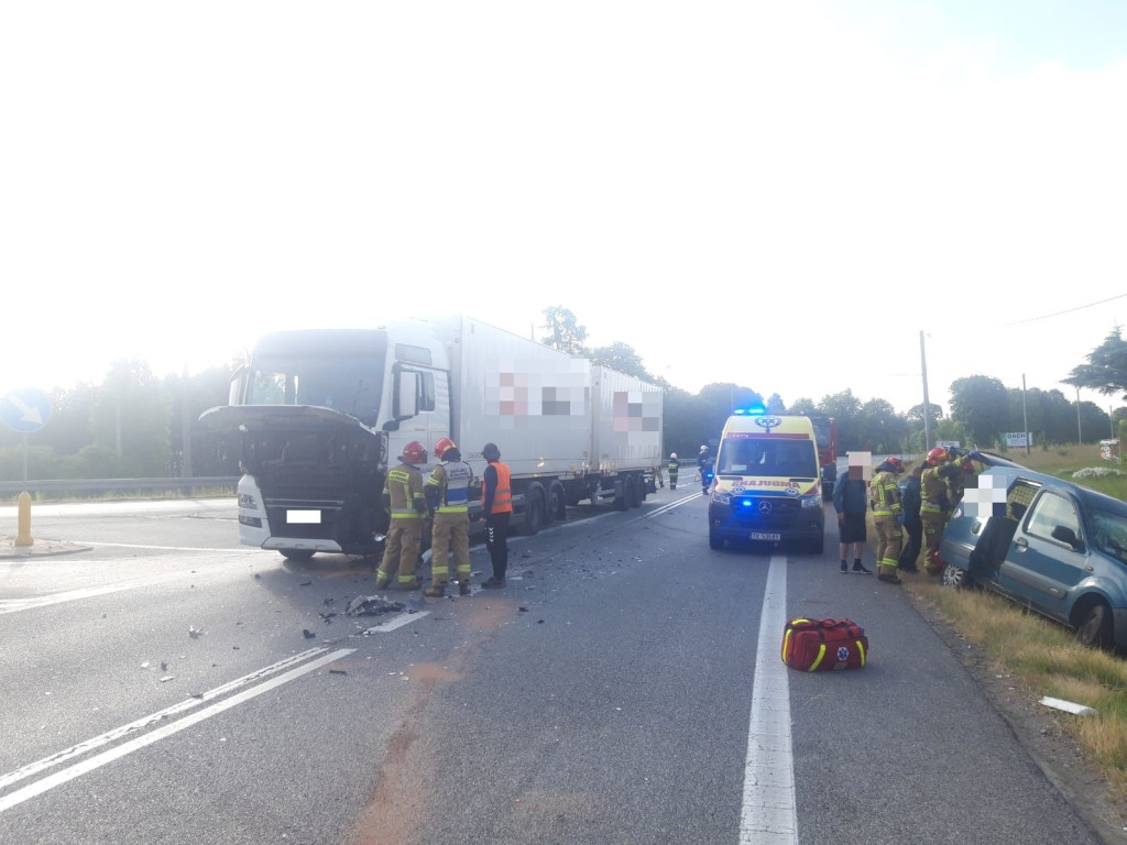 Wypadek na DK74 w miejscowości Barak [zdjęcia]