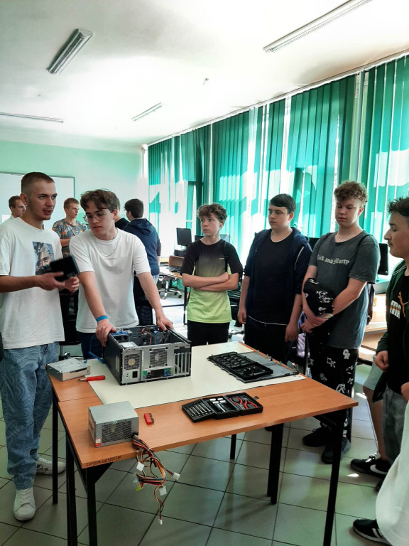 Stąporkowska młodzież przygotowała Festiwal Sportowo-Naukowy [zdjęcia]