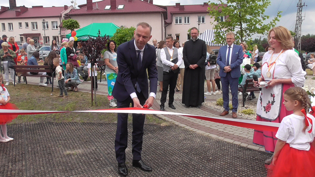 Dziadkowie, rodzice, nauczyciele dzieciom. Piknik w Smykowie [zdjęcia]