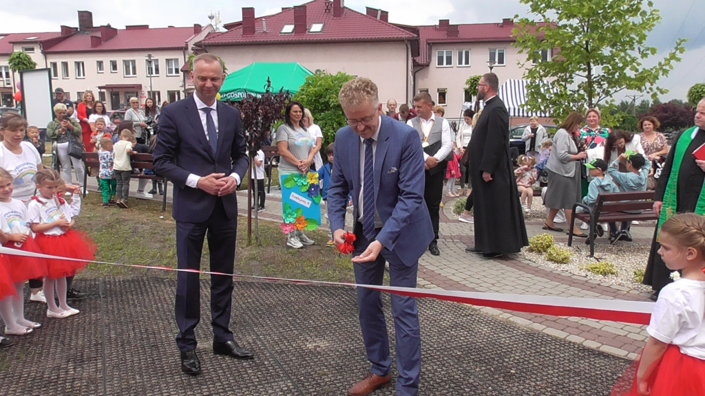 Dziadkowie, rodzice, nauczyciele dzieciom. Piknik w Smykowie [zdjęcia]