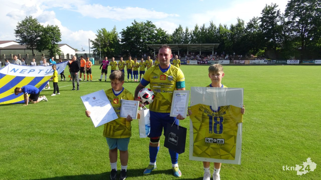 Neptun kończy sezon wygraną. Skoczylas kończy karierę. Tłumy na Sportowej! [wideo, zdjęcia]