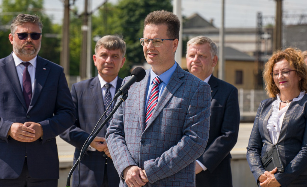 Modernizacja linii kolejowej 25. Podpisano umowę [zdjęcia]