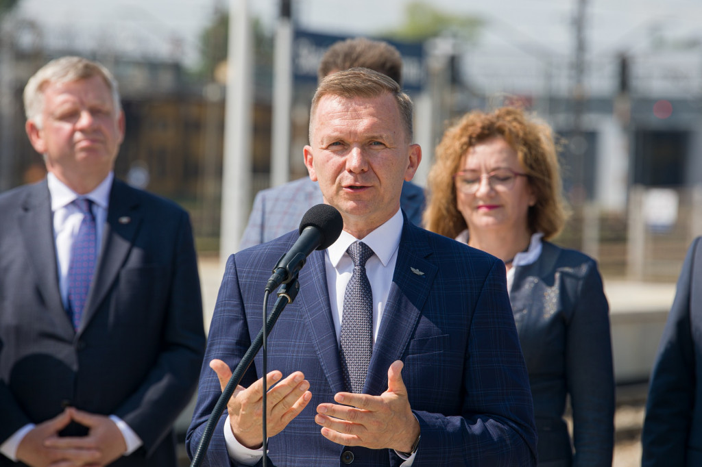 Modernizacja linii kolejowej 25. Podpisano umowę [zdjęcia]