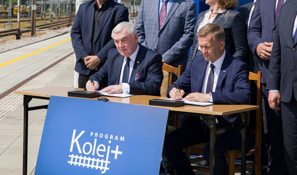 Modernizacja linii kolejowej 25. Podpisano umowę [zdjęcia]