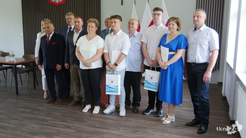 Starosta konecki nagrodził najlepszych uczniów minionego roku [wideo, zdjęcia]