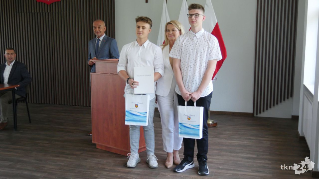 Starosta konecki nagrodził najlepszych uczniów minionego roku [wideo, zdjęcia]