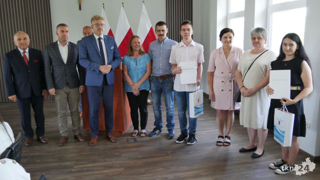Starosta konecki nagrodził najlepszych uczniów minionego roku [wideo, zdjęcia]