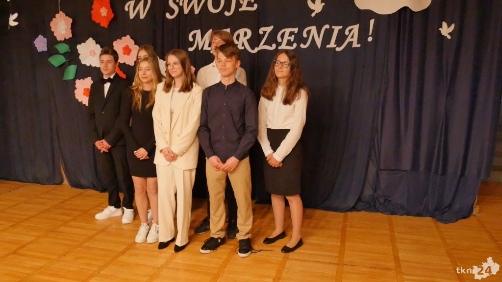 Koniec roku szkolnego w szkołach gminy Końskie z pożegnaniem dyrektorów [wideo, zdjęcia]