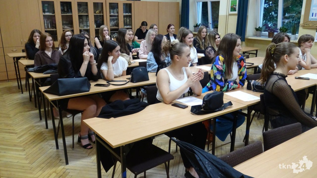To już wakacje. Zakończenie roku szkolnego w szkołach średnich [wideo, zdjęcia]