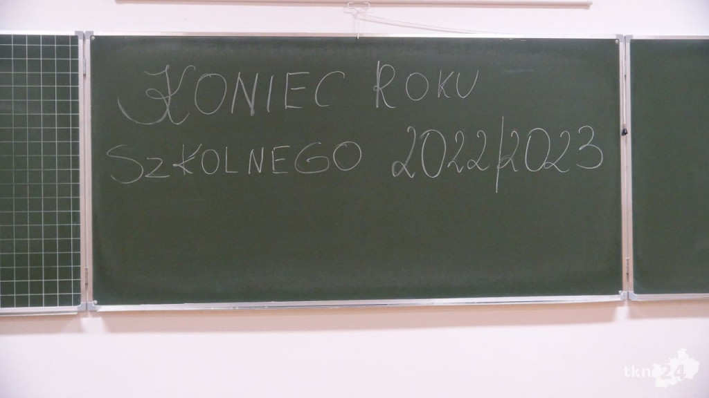 To już wakacje. Zakończenie roku szkolnego w szkołach średnich [wideo, zdjęcia]