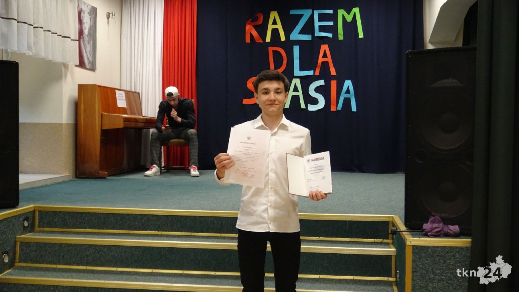 To już wakacje. Zakończenie roku szkolnego w szkołach średnich [wideo, zdjęcia]