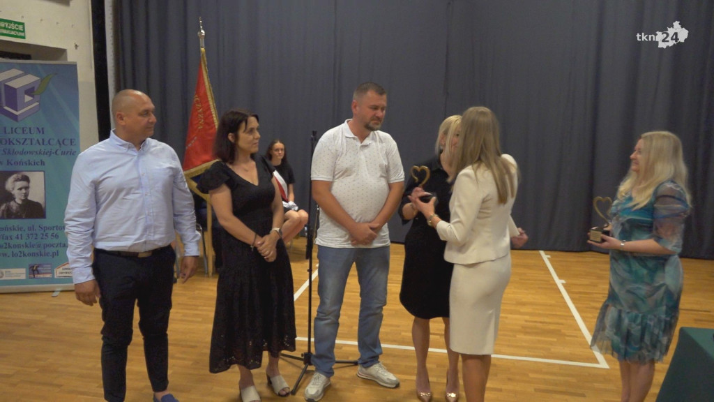 To już wakacje. Zakończenie roku szkolnego w szkołach średnich [wideo, zdjęcia]