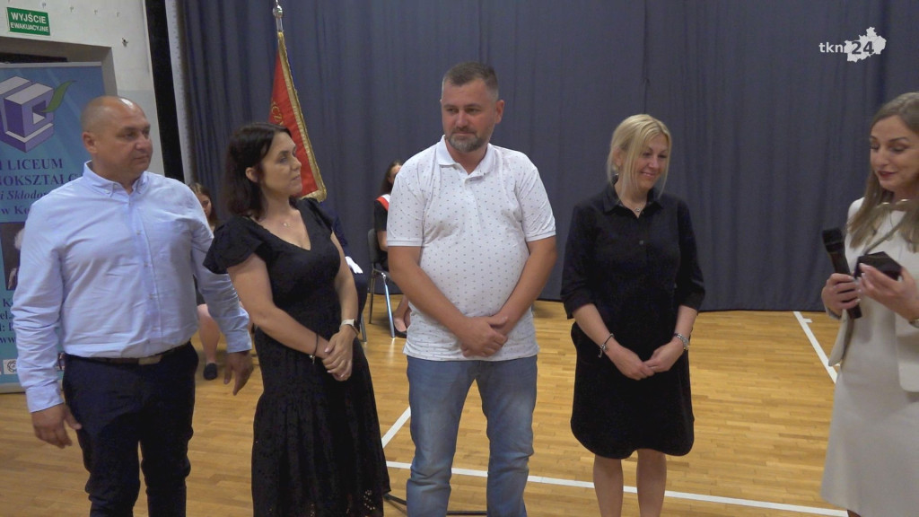 To już wakacje. Zakończenie roku szkolnego w szkołach średnich [wideo, zdjęcia]