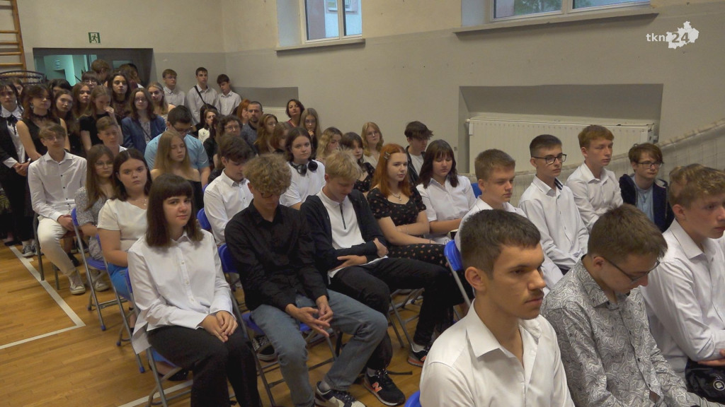To już wakacje. Zakończenie roku szkolnego w szkołach średnich [wideo, zdjęcia]