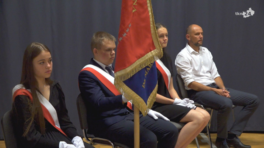 To już wakacje. Zakończenie roku szkolnego w szkołach średnich [wideo, zdjęcia]