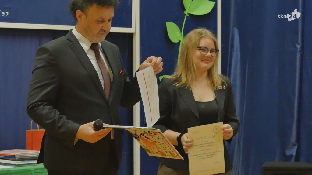 To już wakacje. Zakończenie roku szkolnego w szkołach średnich [wideo, zdjęcia]