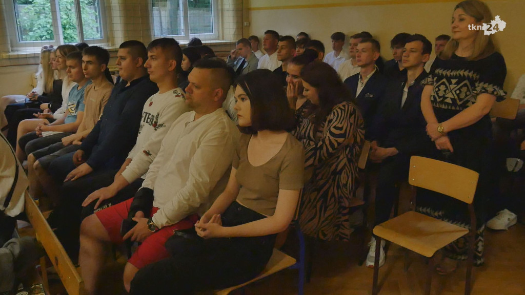 To już wakacje. Zakończenie roku szkolnego w szkołach średnich [wideo, zdjęcia]