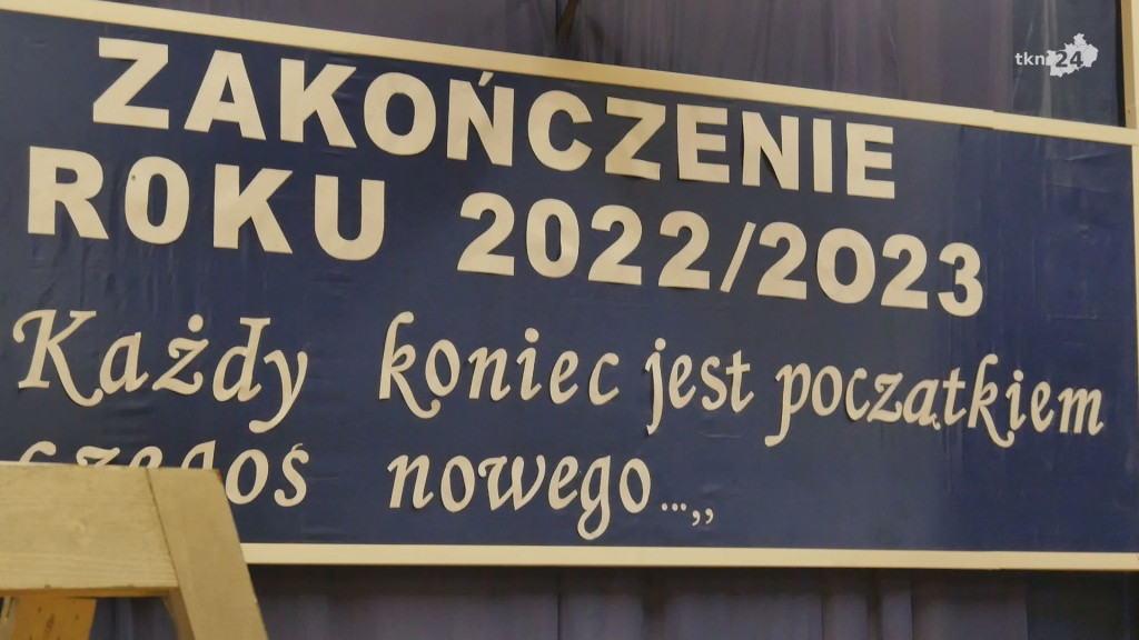 To już wakacje. Zakończenie roku szkolnego w szkołach średnich [wideo, zdjęcia]
