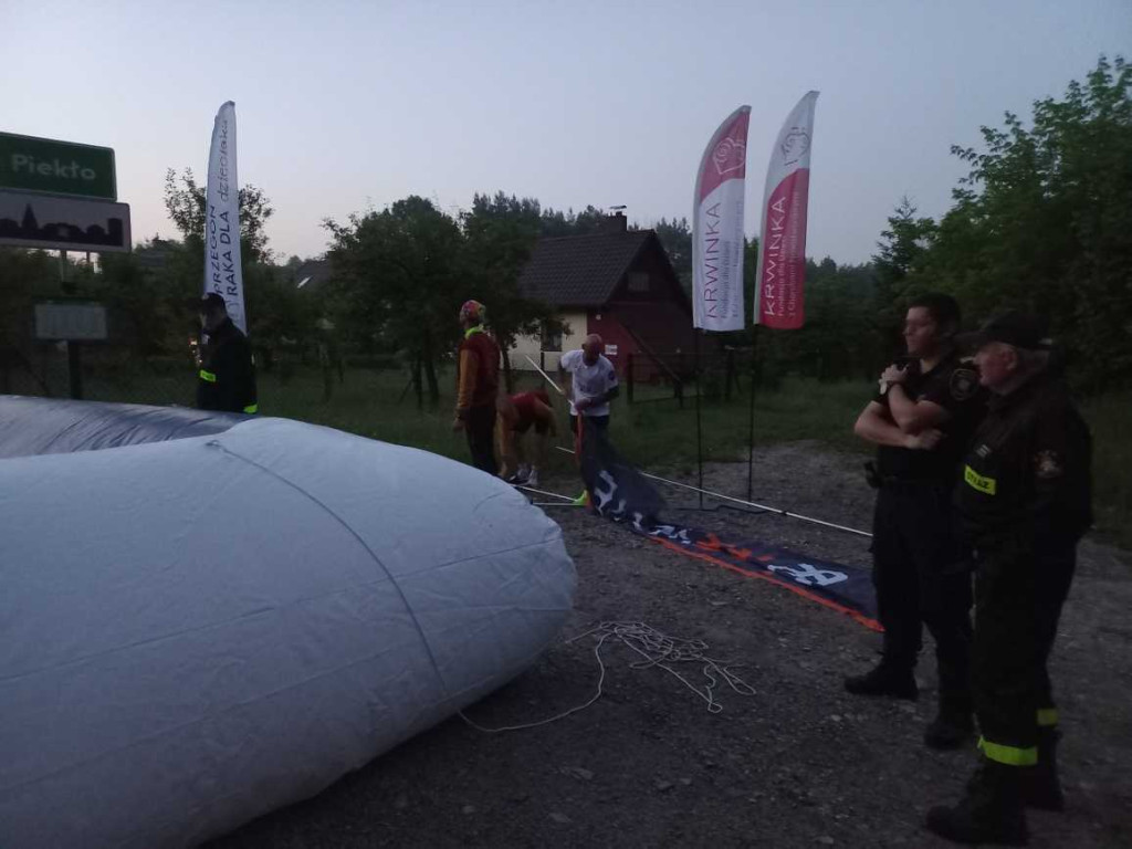 Z Piekła na Koniec Świata. W nocy wystartował u nas charytatywny bieg [zdjęcia]