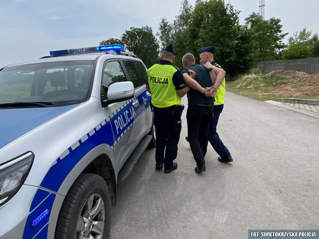 Ewakuacja szkoły. Wspólne ćwiczenia strażaków i policjantów [zdjęcia]