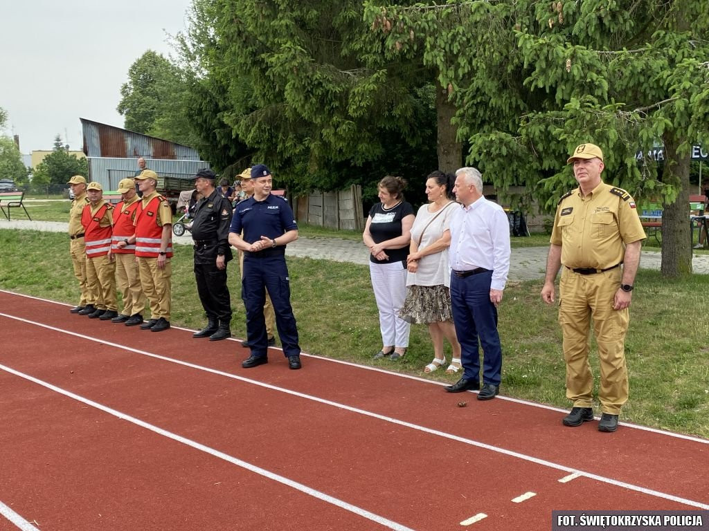 Ewakuacja szkoły. Wspólne ćwiczenia strażaków i policjantów [zdjęcia]
