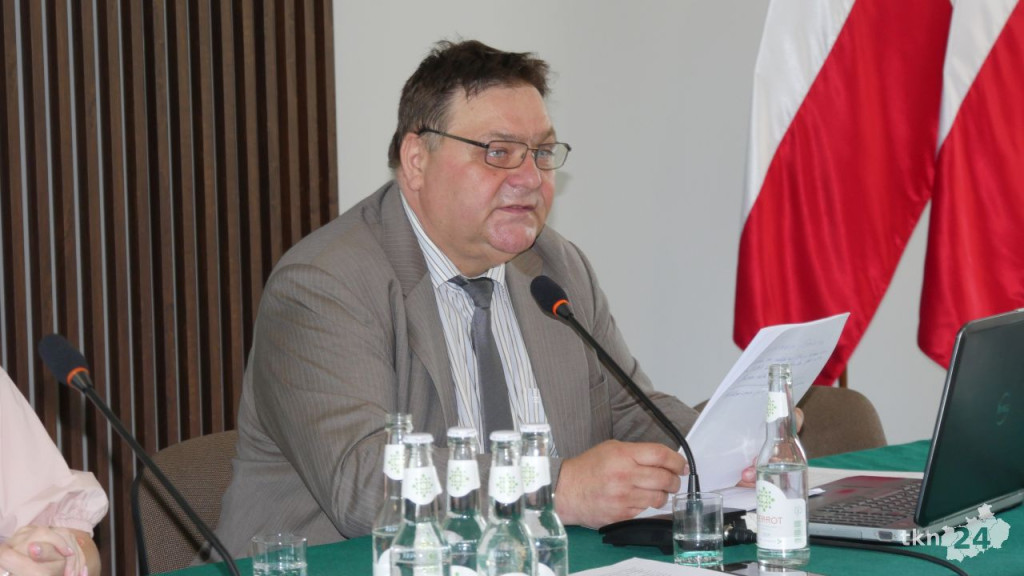 Burzliwe dyskusje i wotum zaufania na sesji Rady Powiatu Koneckiego [wideo, zdjęcia]