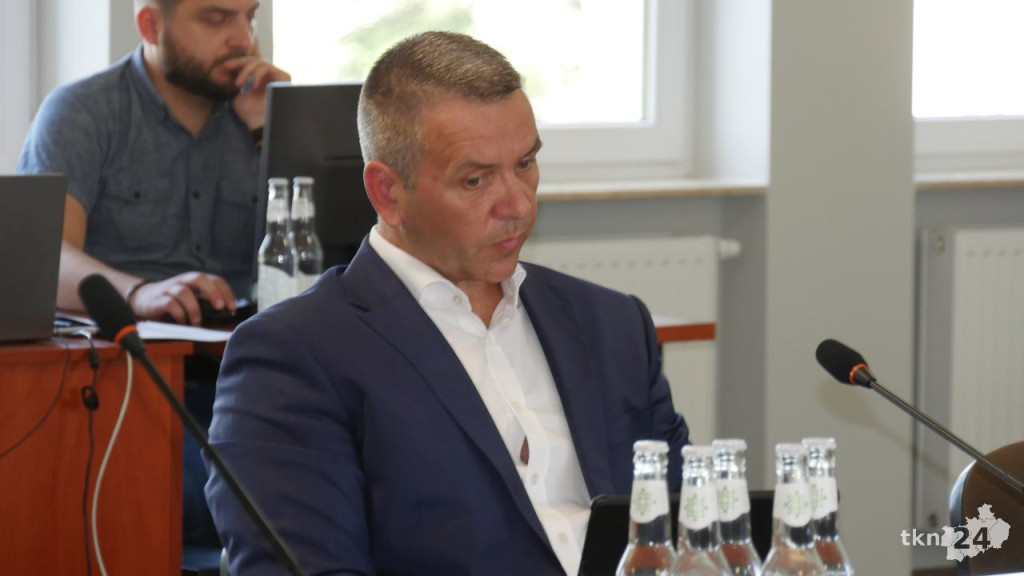 Burzliwe dyskusje i wotum zaufania na sesji Rady Powiatu Koneckiego [wideo, zdjęcia]