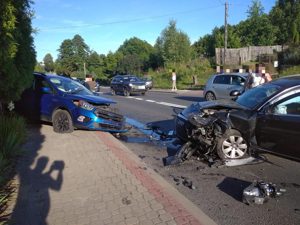 Pięć osób w szpitalu po wypadku na DK42 w Czerwonym Moście [wideo, zdjęcia]