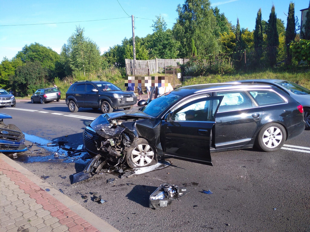 Pięć osób w szpitalu po wypadku na DK42 w Czerwonym Moście [wideo, zdjęcia]