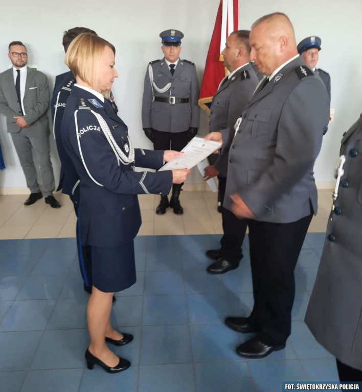 Święto Policji 2023 z awansami dla koneckich funkcjonariuszy [wideo, zdjęcia]