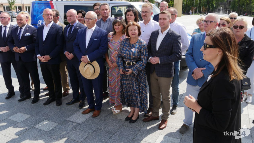 Promowali program 800+ na rynku w Końskich [wideo, zdjęcia]
