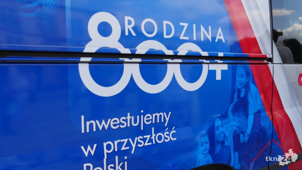 Promowali program 800+ na rynku w Końskich [wideo, zdjęcia]