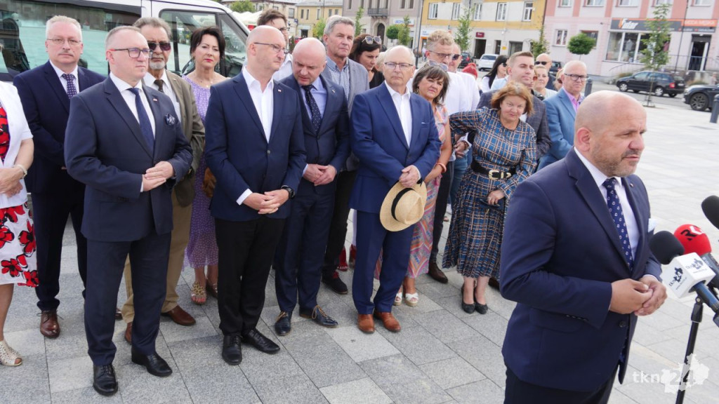 Promowali program 800+ na rynku w Końskich [wideo, zdjęcia]